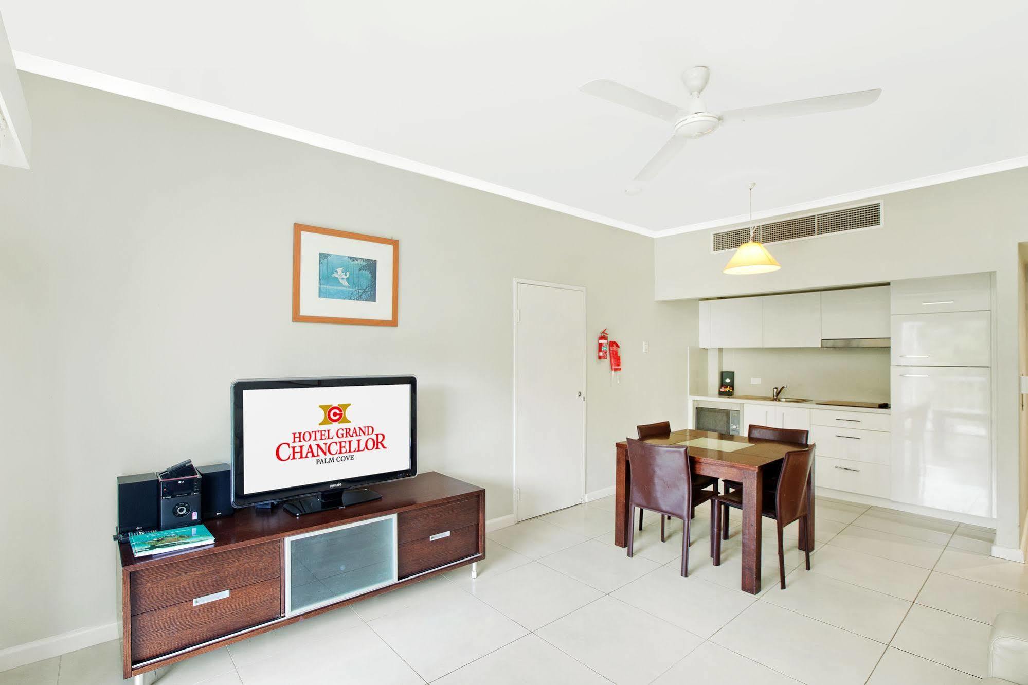 Hotel Grand Chancellor Palm Cove Exterior photo